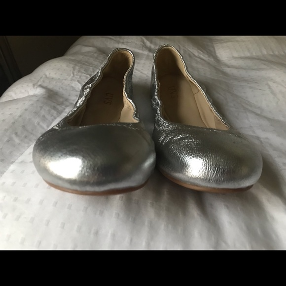 UVS Cute silver flats 10 M - Picture 2 of 8